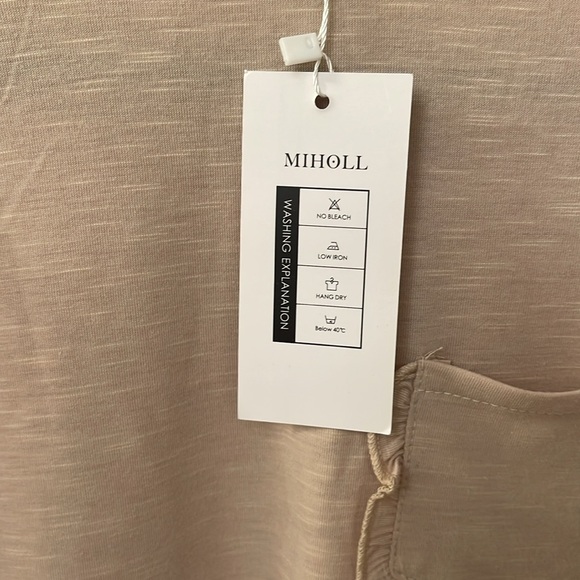 NWT MIHOLL Top/ knit with ruffles - Picture 4 of 10